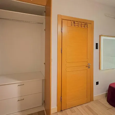 Taksim Square1br 01 *